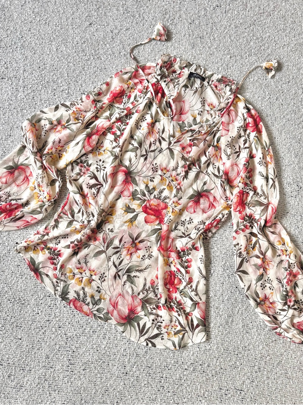Boho Floral Tie-Neck Blouse in Cream and Pink Size M